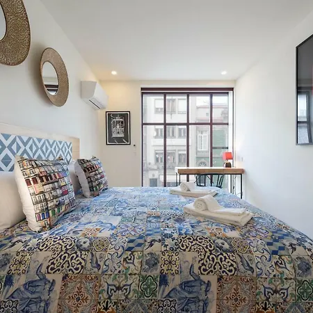 Contemporary Flat Near Sao Bento By Lovelystay Порту
