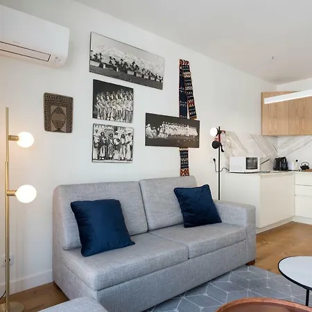 Contemporary Flat Near Sao Bento By Lovelystay * Oporto