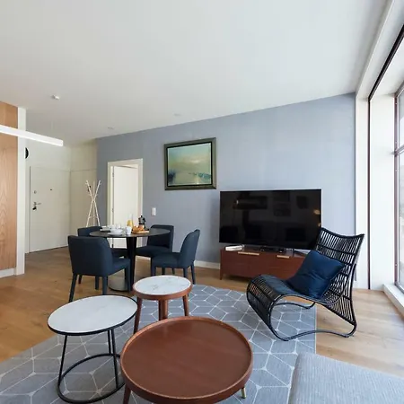 Contemporary Flat Near Sao Bento By Lovelystay *