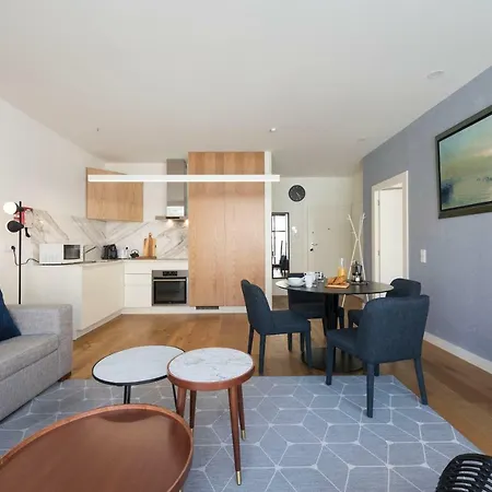 Contemporary Flat Near Sao Bento By Lovelystay *