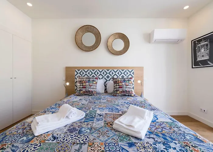 Contemporary Flat Near Sao Bento By Lovelystay * Oporto