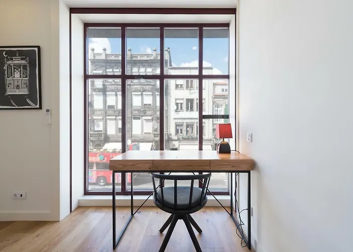 Contemporary Flat Near Sao Bento By Lovelystay