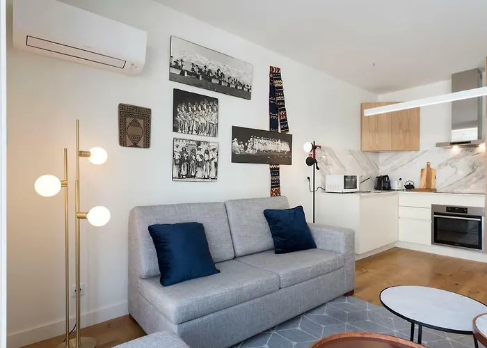 Contemporary Flat Near Sao Bento By Lovelystay * Oporto