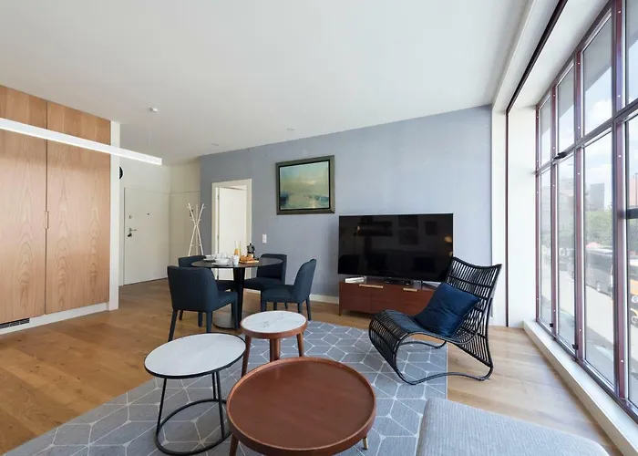 Contemporary Flat Near Sao Bento By Lovelystay *