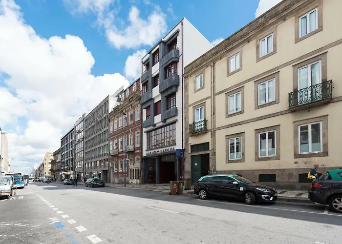 Contemporary Flat Near Sao Bento By Lovelystay * Porto