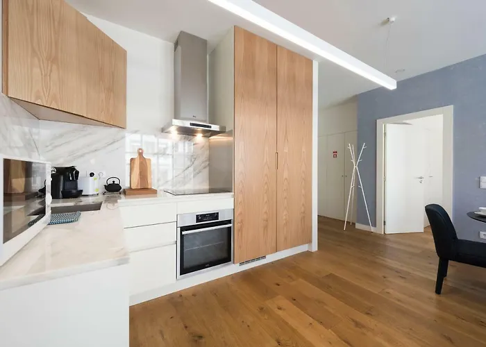 Contemporary Flat Near Sao Bento By Lovelystay * Oporto