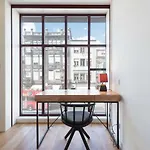 Contemporary Flat Near Sao Bento By Lovelystay