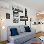 Contemporary Flat Near Sao Bento By Lovelystay * Porto