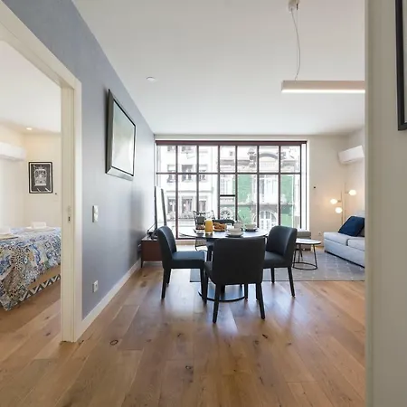 Contemporary Flat Near Sao Bento By Lovelystay Apartament